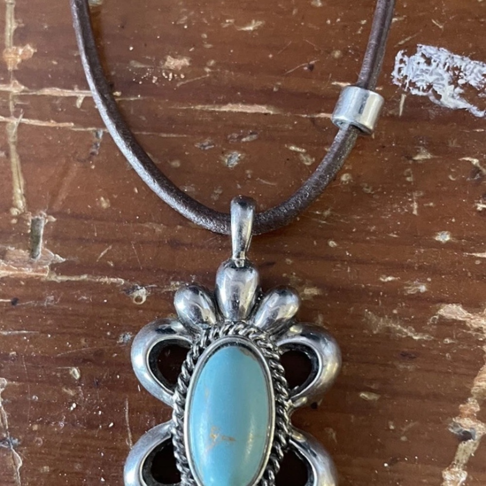 Chaps Green and Silver Necklace with Elegant Design - Picture 2 of 5